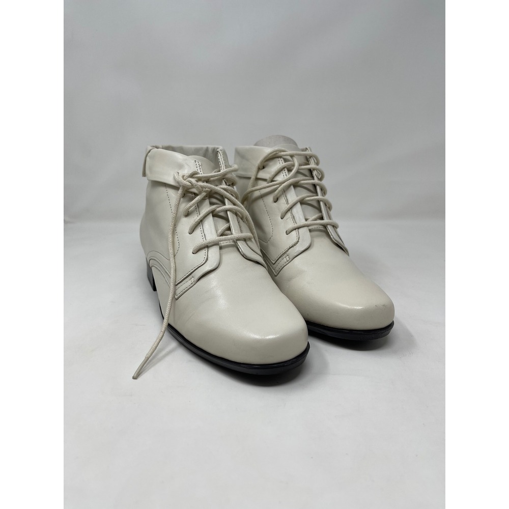 St Johns Bay Kelly II Vintage Leather Lace Up Ankle Boots Winter White Womens 8
